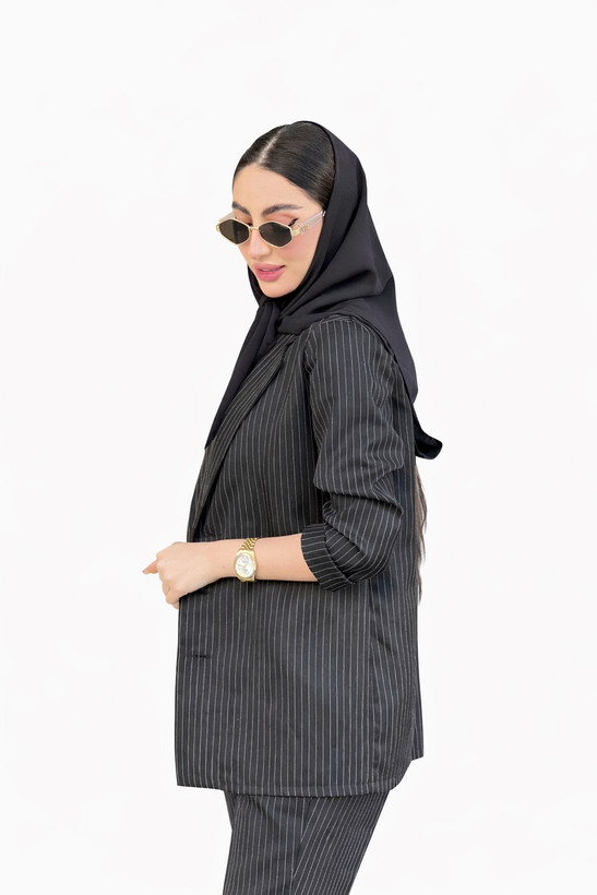 ست کت شلوار کراپ دیپلمات مشکی استرنج(strange)نمای نزدیک