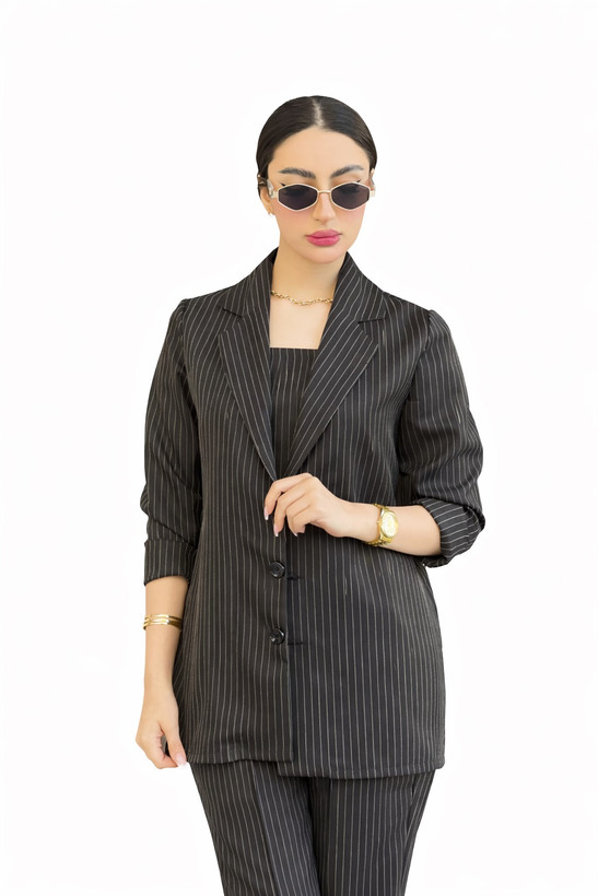 ست کت شلوار کراپ دیپلمات مشکی استرنج(strange)نمای روبه رو